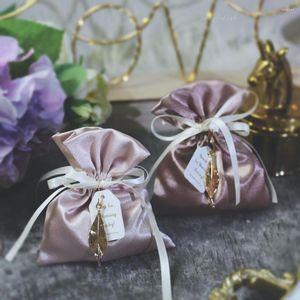 Envoltura de regalo Contenedor de chocolate personalizado Embalaje de joyería Bolsas de terciopelo Centros de mesa de fiesta Wediing Se pueden personalizar 12 14 cm Bolsas de dulces