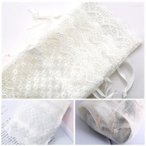 Bolsas de malla de papel de regalo Bolsa de cordón bordada Embalaje de encaje blanco Bolsa de almacenamiento de bricolaje Cajas de banquete de boda