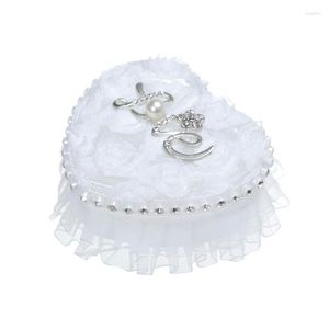 Emballage cadeau bague de mariage oreiller coussin dentelle boîte à bijoux romantique en forme de coeur étui porte-anneaux pour fournisseur européen