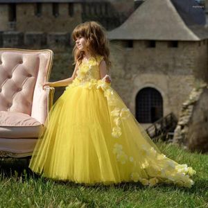 Robes de fille 2022 Princesse Bright Yellow Garden Fleur filles pour la robe de bal de mariage en tulle petit enfant Pageant Robes