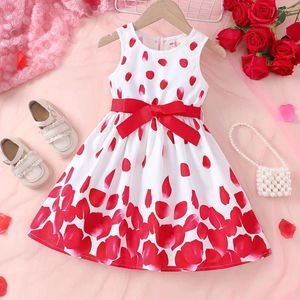 Robes de fille 2024 Arrivée d'été Girls sans manches o cou Petal Red Red mignon fête de princesse robe Custume 18m-7T