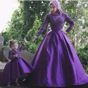 Robes de fille belle violet musulman maman fille pour la fête d'anniversaire manches longues dentelle florale perlée salut bas petites filles robes de reconstitution historique
