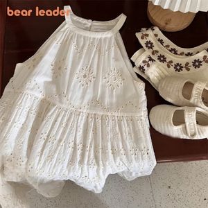 Vestidos de niña Bear Leader Cut out Design Dress 2023 Summer Little Girl Fashion Sling White Holiday Chaleco de longitud media Niñas 230802