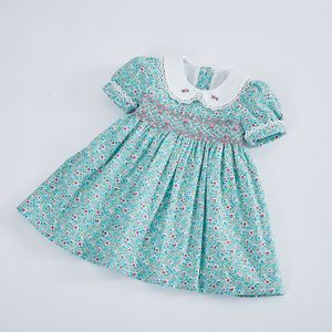 Robes de fille Enfants Petites filles à la main smockées Floral Flower Print Robes Printemps Été Toddler Girl Princess Vintage Smock Dress 230520