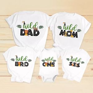 Robes de fille assorties Wild One Family Shirts Ones Mom Dad Bro Sis Party Clothes 1er anniversaire Safari Jungle Look Outfits 230728