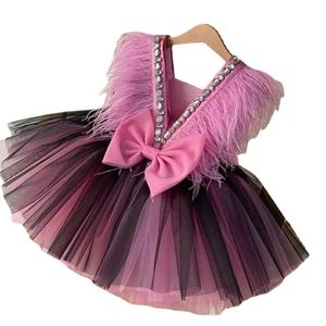 Vestidos de niña Pink y negro Flower Flower Longitud de rodilla Beading Feathers Diamond Satin Ball Ball Ball Falda Falda de cumpleaños