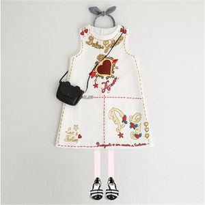 2024 NOUVELLES GILLES Robe Rose Fleur Princesse Sundress Love Heart Fashion Fashion Spring Summer Imprimé Coton Vest de coton Robe Baby Clothing Girl's Robes