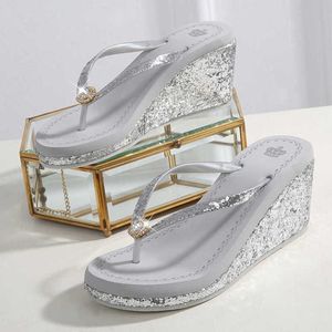 Paillettes diapositives chaussures femme 2023 pantoufles pour piscine tongs en caoutchouc sur une Mules à talons compensés plate-forme Pantofle Jelly Bea 230223