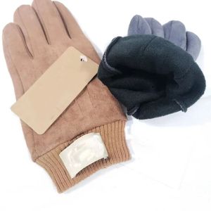 Conjuntos de guantes Guantes de cinco dedos Nuevos guantes de cuero para hombre con etiqueta Guantes de ante para hombre con dedos divididos al por mayor