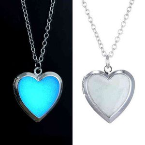 Glow in the Dark Collier pour femmes Photo Médaillon vintage Fluorescence coeur Collier Pendentif Bijoux flottant Charme Cadeaux G1206