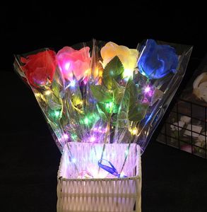 Rosas artificiales brillantes Flores Decoración de fiesta Luz LED Hasta tallo largo Rosa de seda falsa para bricolaje Ramo de boda Mesa Centro de mesa Hogar Atmósfera Atrezzo
