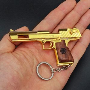 Or Couleur Desert Eagle Pistolet Jouet Pistolet Modèle Miniature Poignée En Bois Porte-clés En Métal Shell Alliage Cadeau D'anniversaire 1159