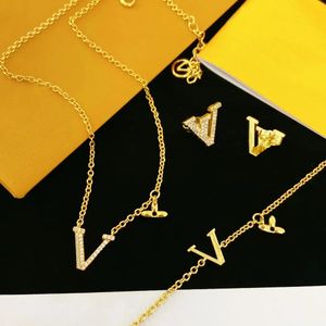 Conjunto de joyas de oro Diseñador para mujer Collar colgante Pendientes de botón de diamante Pulsera con dijes G Collares de cadena de lujo Conjuntos de joyas 238046C