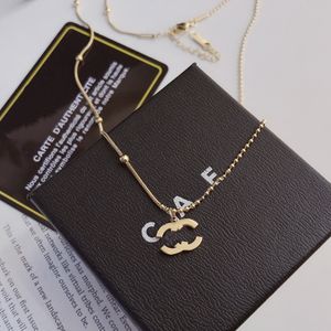 Colliers pendentif en or marque femmes cadeau amour collier vintage couple fête longue chaîne printemps celtique designer chaînes de bijoux Wi Box