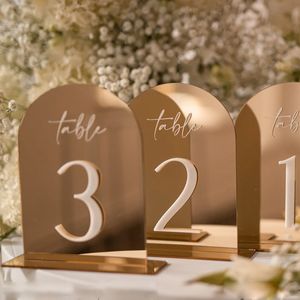 Numéros de table Golden Plexi, Numéros de table en acrylique Arch Mariage de carte d'or, signe acrylique avec supports, centres de table pour table