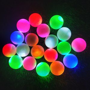 Balles de golf 6 pièces/paquet nuit longue durée lumineux brillant Ramdon couleur sport Led balles de Golf jeu d'entraînement pratique lumière clignotante activée 231212