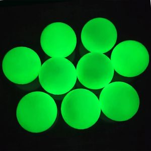 Les balles lumineuses de nuit de Golf absorbent automatiquement la lumière et illuminent la balle fluorescente de Golf de nuit 10 pièces 240301