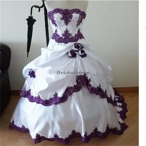 Preciosos vestidos de novia góticos de color púrpura con flores en 3D Apliques de cuentas sin tirantes sexy Volantes de encaje Vestidos de novia Vestido de novia con corsé Túnica de fantasía medieval Mariage