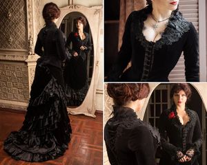 Vestido de novia victoriano negro gótico Manga larga Traje histórico vintage Vestidos de novia de terciopelo Apliques de encaje Chaqueta y falda de bullicio Crimson Peak Edad dorada