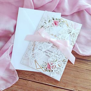 Cartes de vœux 50pc blanc brillant papillon personnalisé impression papier découpé au laser carte d'invitation de mariage avec enveloppe bricolage Sweet 15 anniversaire inviter 230317