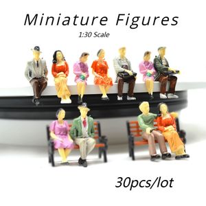 Gun Toys 30 pièces 1/30 échelle modèle Architecture figurine assise jouets Construction miniature toutes les personnes assises pour la fabrication de scène de rue Diorama 230906