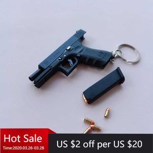 Gun Toys Modèle de pistolet portable Porte-clés Glock G17 Forme de pistolet Porte-clés Mini Métal PUBG M29F Desert Eagle Shell Ejection Free Assembly T221105