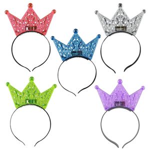 Accesorios para el cabello Diadema Light Up LED Glow Coronas de cumpleaños Dark The Halloween Kids Tiara Party Tocado Suministros luminosos Banda de Navidad 220909