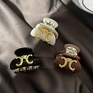 Clips de cabello Barrettes Premium Aprolos de acrílico Capacitación de cabello Luxury Girl Hai Cpin Autumn New Designer Gift Jewellry Diseño Romántico Amor Princesa Propina para mujeres