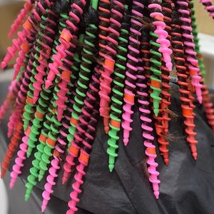 Sèche-cheveux 20pcs / set multi-perm tiges couleur aléatoire longue spirale bigoudi rouleau outil de coiffure 231211