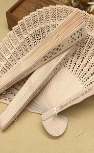 Abanicos de mano para mujeres Bambú a granel 100 unids / lote favores de boda de madera personalizados obsequios para fiestas de fanáticos abanicos de mano plegables de sándalo f7299903
