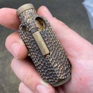 Trench sculpté en laiton fait à la main Briquet à kérosène Flamidor Heavy Vintage Pas de briquets à essence Collection de cadeaux pour fumeurs pour hommes 4M4X