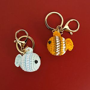 Porte-clés pendentif poisson au crochet fait à la main, créatif tricoté tissé petit poisson, accessoires pour clés de voiture, vente en gros