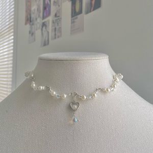 Collier de fleurs Y2K en perles de coeur fait à la main Collier ras du cou Beau collier de perles de verre