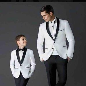 Chicos guapos Trajes blancos Niños Ocasión formal Esmoquin de boda Chal Solapa Trajes de hombre Pantalones Chaqueta Slim Fit Trajes de novio Fiesta de noche Esmoquin