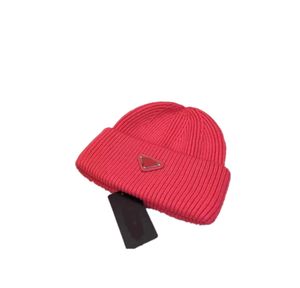 Sombreros diseñadores hombres mujeres unisex negro clásico delicado compacto portátil con letras cappello moda invierno ordinario sombrero de punto diseñadores