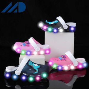 HBP Non-Brand Sandalias LED de Dinosaurio de Dibujos Animados para niños Iluminan los Zapatos de Verano para niños Zapatillas Brillantes para Zapatos de Playa Intermitentes para niños pequeños