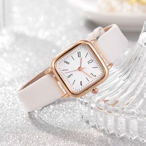 Montre à quartz pour femme HBP Chiffres arabes faciles à lire Cadran simple Bracelet en cuir Montres pour dames fraîches Montres De Luxe