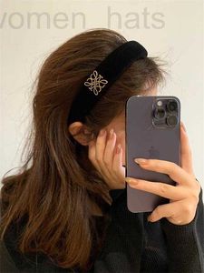 Diademas Diseñador Versión coreana de diadema de aro para el cabello de terciopelo metálico texturizado, aro de temperamento negro minimalista y de alta gama, accesorios para compresión al aire libre Q