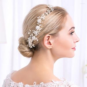 Coiffes est les peignes de perles de fleur blanche peignes à la main à la main de bijoux en cristal autrichien accessoires de poils de mariée