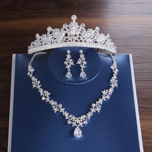 Coiffes magnifiques couleur argent cristal bijoux de mariée ensembles mode couronne boucles d'oreilles collier ras du cou femmes robe de mariée ensemble de bijoux