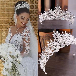 Tocados Corona nupcial de lujo Accesorios para el cabello de boda Blanco Marfil Cristal largo Con cuentas Bling Iglesia Magnífico diseñador Estilo Arabia Saudita Dubai