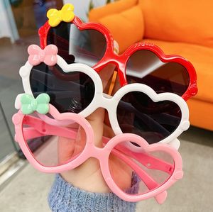 Gafas de sol con forma de corazón para niños, niñas y niños, gafas de sol anti-UV en forma de corazón para fotografía de fiestas, accesorios para niños en la playa al aire libre