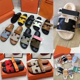 Sandales de créateurs Femmes Chaussures Designer glissades pantoufles sandales en cuir plage de mode plage glissade pantoufle de luxe pour hommes de sandale d'été tongs flip flops techno sandals 35-45