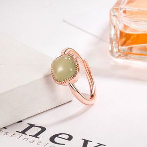 Anillo cuadrado pequeño de jade Hetian para mujer, anillo de dedo índice de jade artificial púrpura ahumado, diseño de nicho dorado