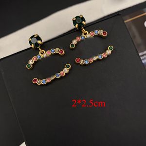 Pendientes con dijes de alta gama Pendientes de diseñador Pendientes de oro antiguos de cobre que nunca se desvanecen Pendientes de oro antiguos Moda para mujer Marca Letra Cristal Rhinestone Regalos de joyería de boda para mujer