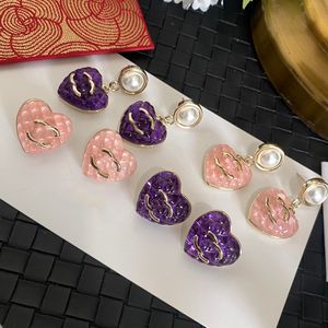 Pendientes de cobre de alta gama con letras chapadas en oro real, nunca se desvanecen, diseñadores de marcas de lujo, pendientes de latón, pendientes de gota con forma de corazón y perlas de diamantes de imitación de cristal para mujer, joyería C