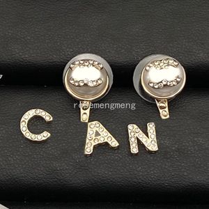 Pendientes de diseño de alta gama Pendientes de letras Chapado en oro de 18 quilates Plata 925 Marca de cobre Gota para el oído Hombres Mujeres Cristal Perla Oreja Aro Pendiente de diamante Joyería para fiesta de boda