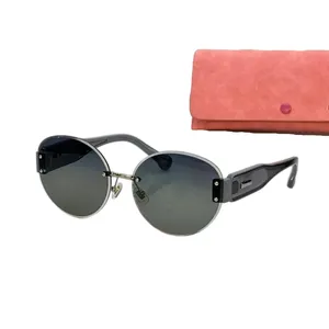 Gafas de sol de gama alta diseñador mujer mui mui pequeño marco redondo metal gafas blancas vintage occhiali da sole letras espejo patas chapado en oro lente opcional hg138 C4