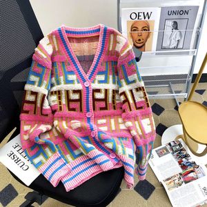 Super belle veste pull haut de gamme pour femmes au début du printemps 2024, nouveau Design de lettres arc-en-ciel, Cardigan tricoté de Niche