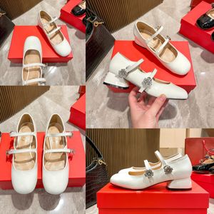 High Heels Designer Sandales Chaussures de mariage formelles magnifiques Slingback Femmes en cuir Sandales Postbacks Sandales Pump talon Sandale de mocassin de mode confortable avec boîte